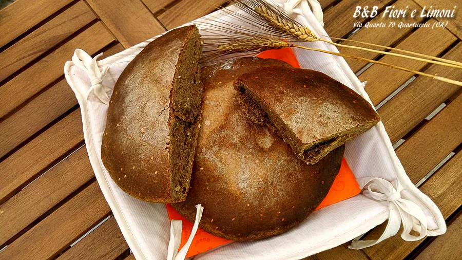 Pane sardo servito a colazione